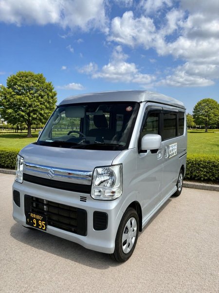 福祉車両（エブリィワゴン）を斜め前から見た外観